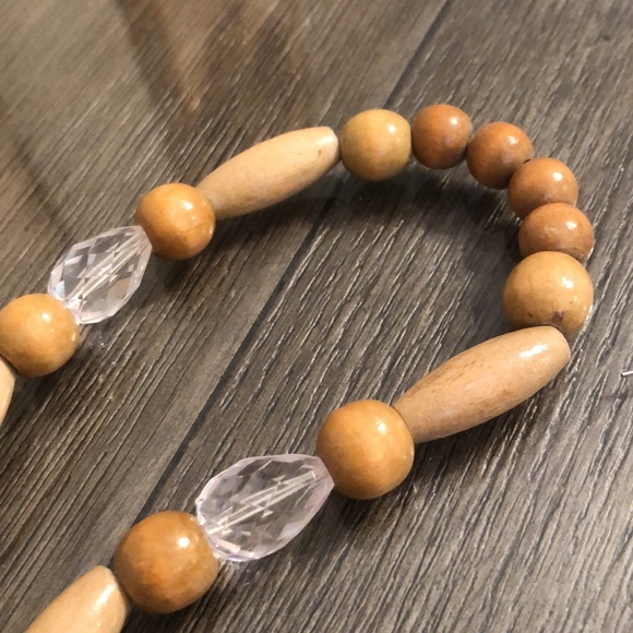 Handmade wooden and clear bead necklace - Picture 4 of 13